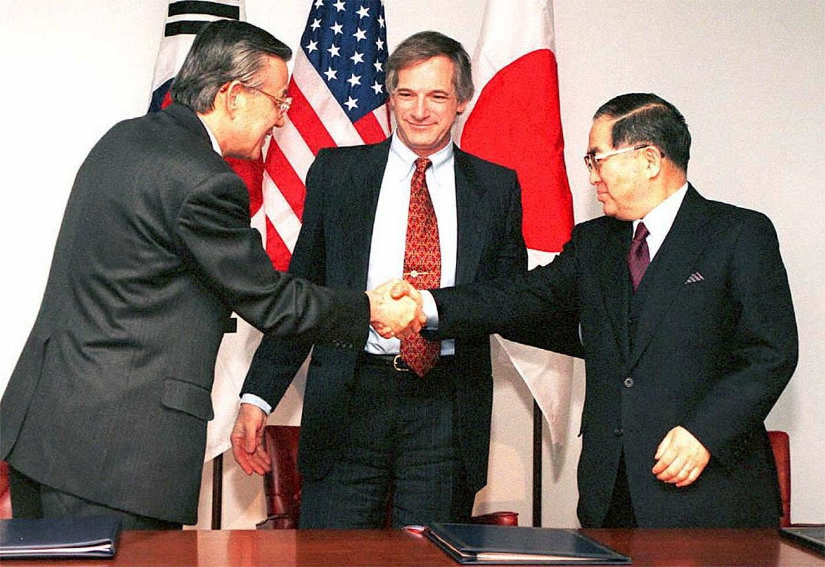 Robert Gallucci and representatives of Japan and South Korea